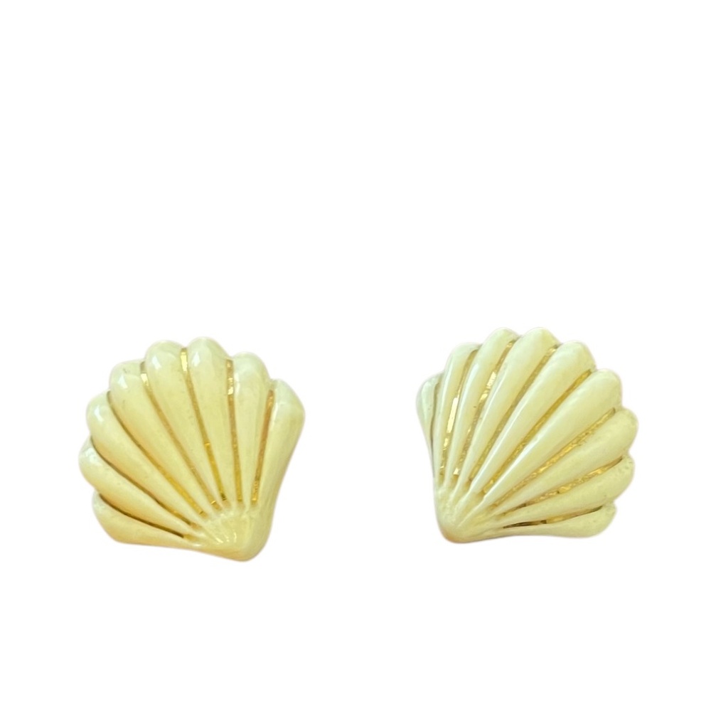 VINTAGE‎ GOLD SEASHELL HARD PLATIC STUDS